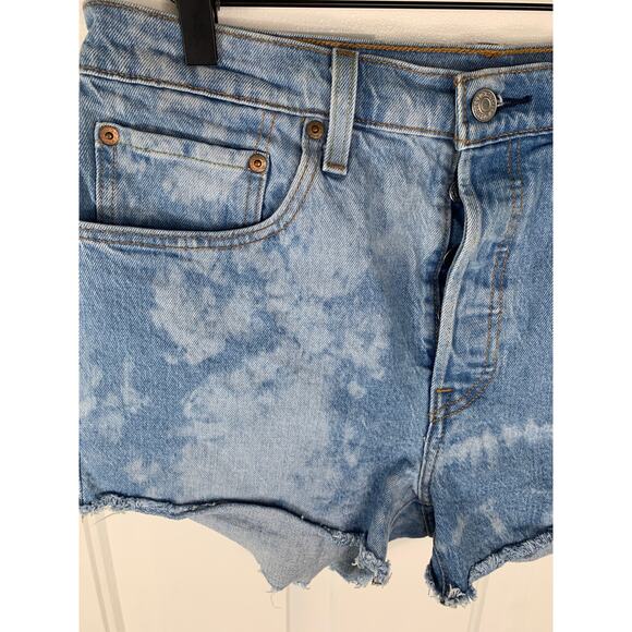 Levi's 501 High Rise Cut-Off Bleach Denim Shorts Women’s Size 30 - Picture 3 of 5